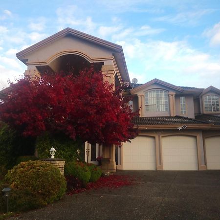 V.I.P. Club Apartment Surrey Exterior photo